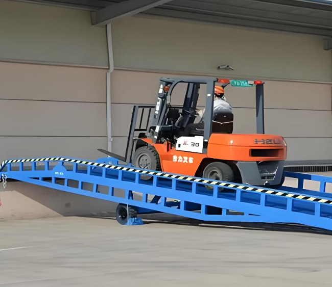 普洱移动式卸货平台（叉车用）